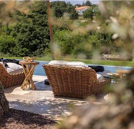  4 Bedroom Villa with Infinity Pool near Rovinj, Istria, Sleeps 8